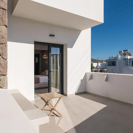 Afroessa Milos * Adamantas (Milos)