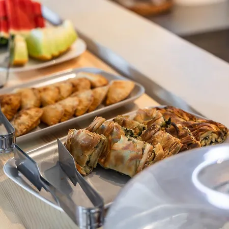 Afroessa Milos * Adamantas (Milos)