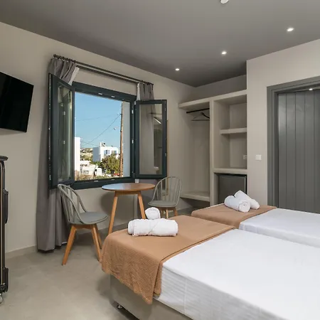 Afroessa Milos * Adamantas (Milos)