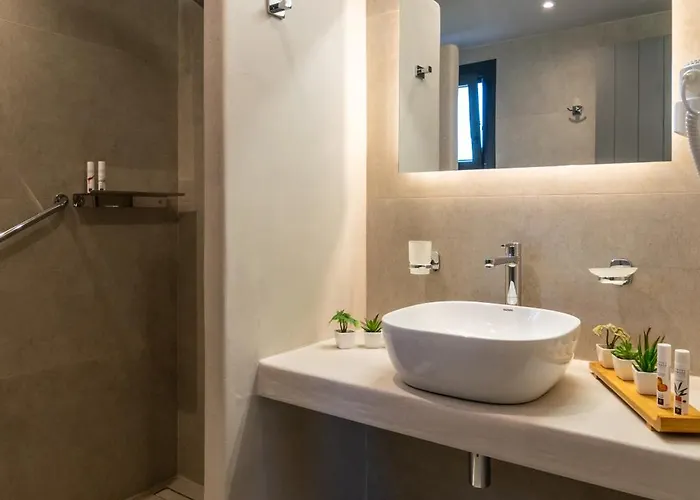 Afroessa Milos * Adamantas (Milos)