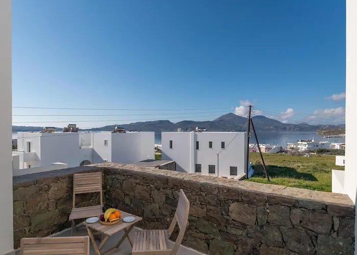 Afroessa Milos * Adamantas (Milos)