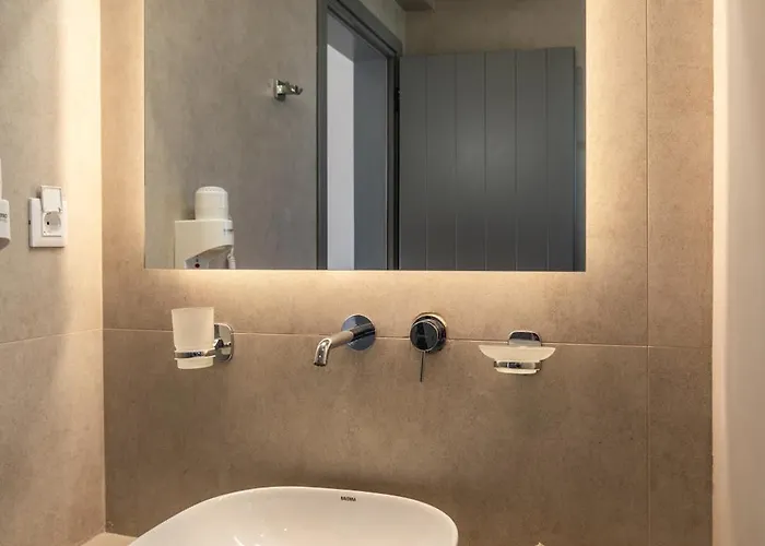 Afroessa Milos Adamantas (Milos)