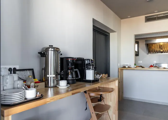 Afroessa Milos Hotel *