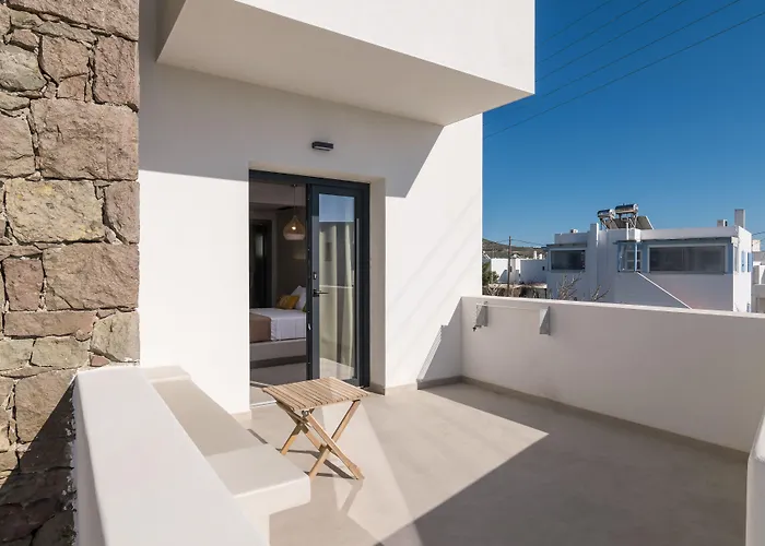 Afroessa Milos * Adamantas (Milos)